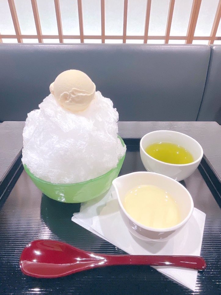 sky_hima26's tweet image. 甘味喫茶 清月堂本店さんで
氷ミルク𓏐𓌈⋆*

#横浜 #かき氷
