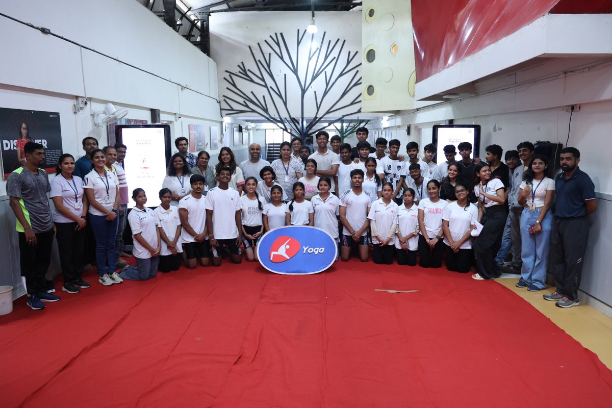 VidyalankarT's tweet photo. 🧘‍♂️ Celebrating International Yoga Day at VSIT!
A day to unite mind, body &amp; soul through the power of yoga.
Here’s to wellness, balance, and inner peace! 🌿🕉️
#InternationalYogaDay #VSITYogaDay #YogaForWellbeing #MindfulnessMatters https://t.co/VQxRGuo8wu