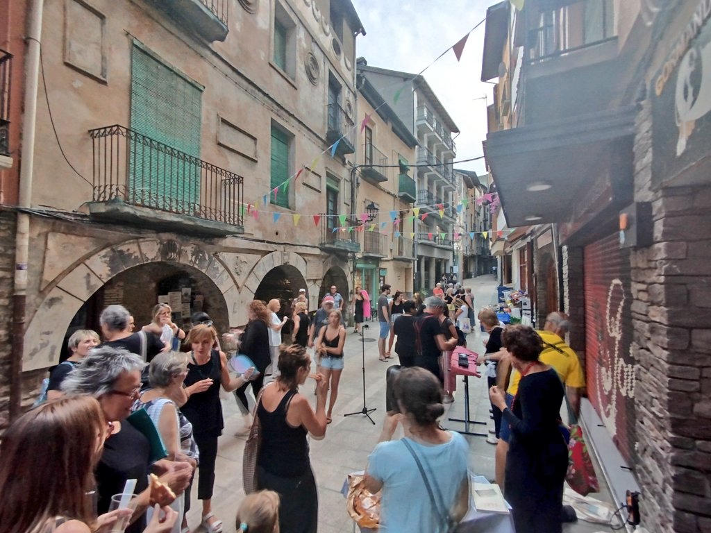singatalla's tweet photo. Ahir al vespre concert amb la Coral els Bilonguings al Carrer Major de #Sort!
#Octaves de #Corpus
#pallars #Redort https://t.co/ZaDP27f5O2