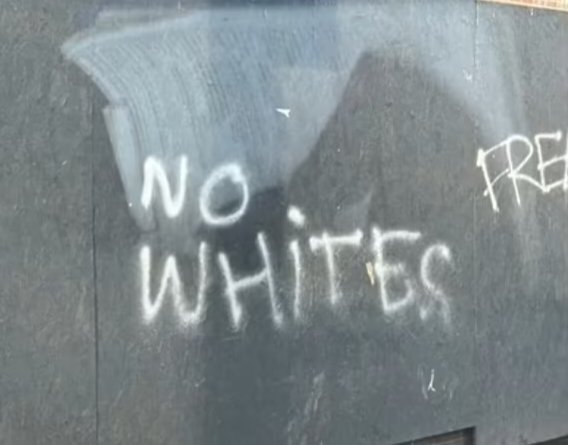 This message was sprayed near to and on the walls of a Primary School in Alum Rock in Birmingham 🇬🇧 

This area has a BAME population of 93% with Pakistanis making up 60% of the overall demographic 🇵🇰

I'm sure you can hazard a guess as to what was sprayed next to it...