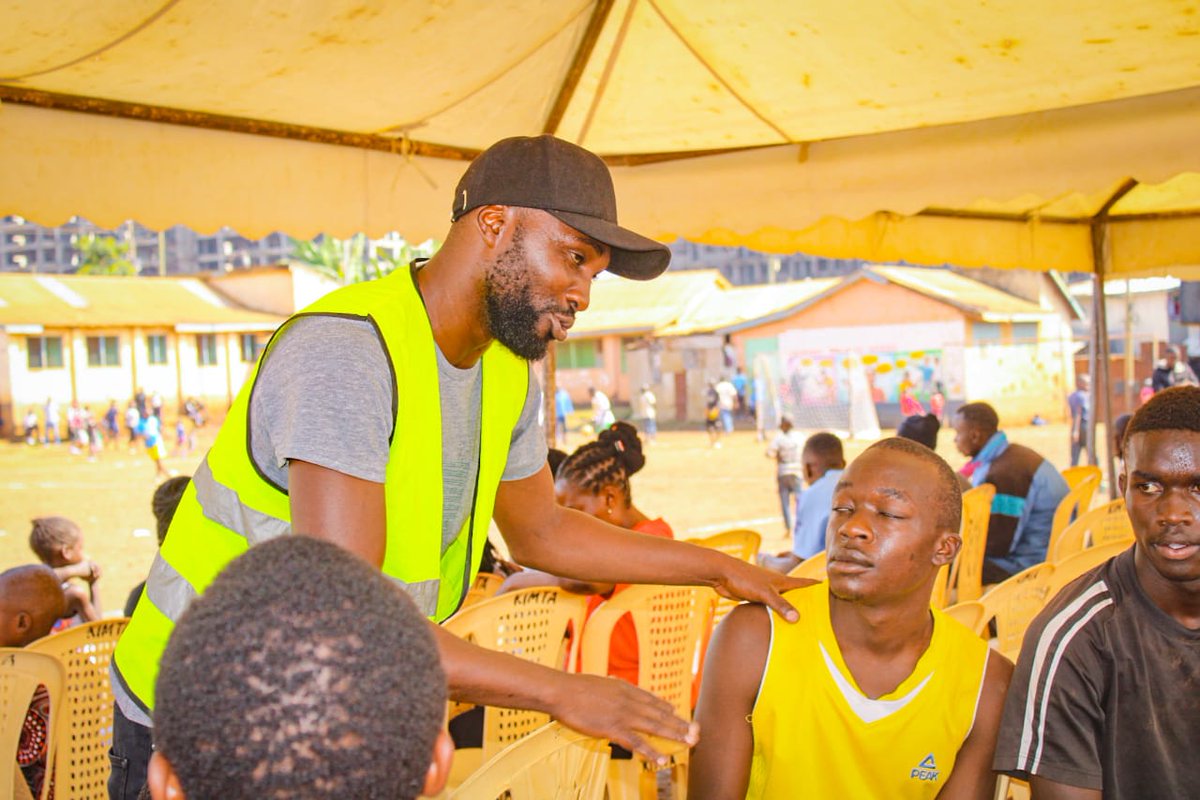 Leo tuko Undugu grounds Lang'ata kubonga na vijana kuhusu challenge wanapitia za governance 
Maji iko wapi?
Mbona Hospitali hazina madawa?
Undugu grounds mbona haitengenezwi?
Thanks sana <a href="/siasaplace/">Siasa Place</a> kwa hii platform ya leo <a href="/JalangoMwenyewe/">JALANG'O</a> 
#AmplifyingYouthVoices
#Waseewanasema