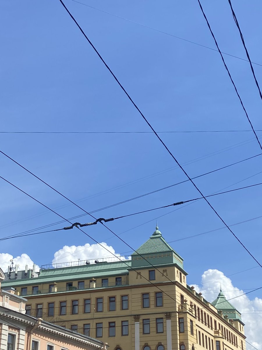 от солнца так акварельно падал свет