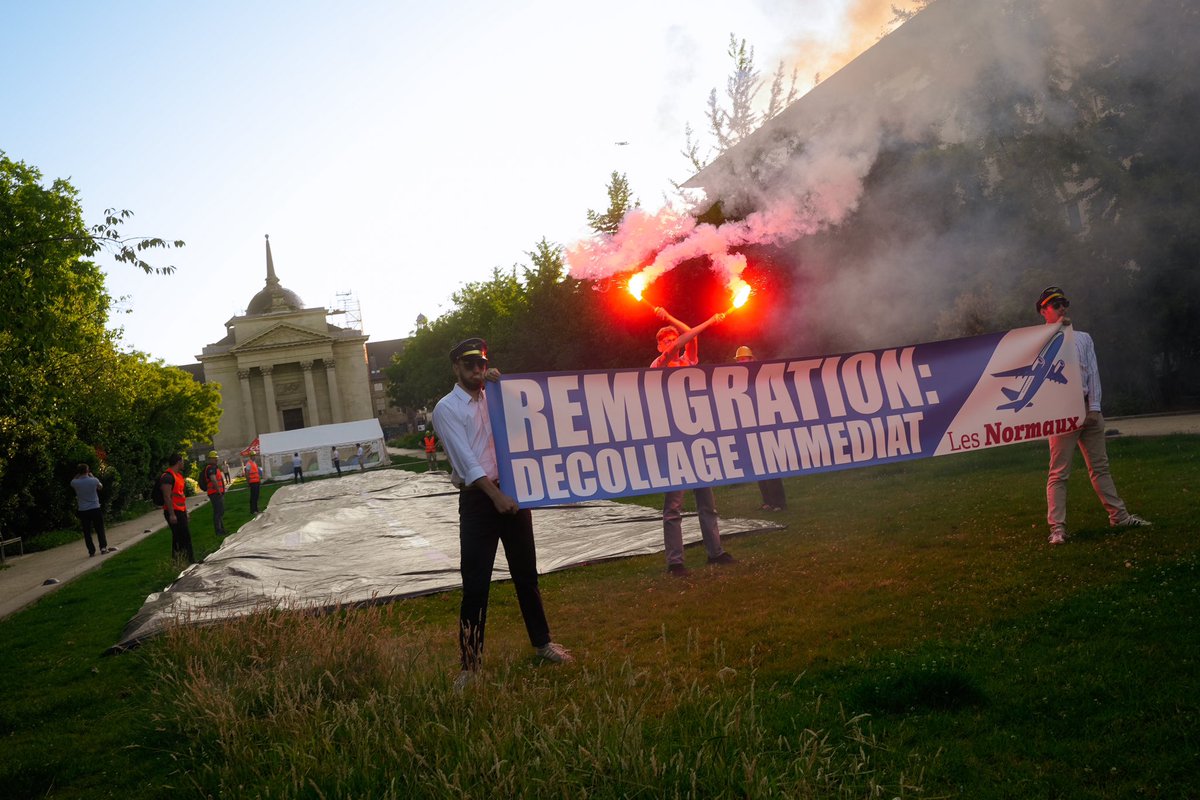 les_normaux's tweet photo. 📢 ACTION DES NORMAUX DEVANT UN CAMP DE CLANDESTINS À ROUEN : Pour la Remigration, décollage immédiat  ! https://t.co/wTXmYidrNy