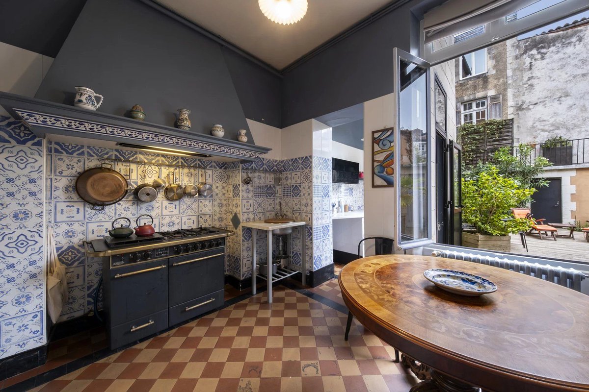 prestigeprops's tweet photo. Exquisite Historic Home in La Rochelle.
Art Nouveau style house, built circa 1900, blending historic character with modern comfort. Near the Old Port, it features a sculpted stone facade, wrought iron balcony, and landscaped garden.
https://t.co/gTJQWZXcAp
#PeriodFeatures https://t.co/VcuA4eafA6
