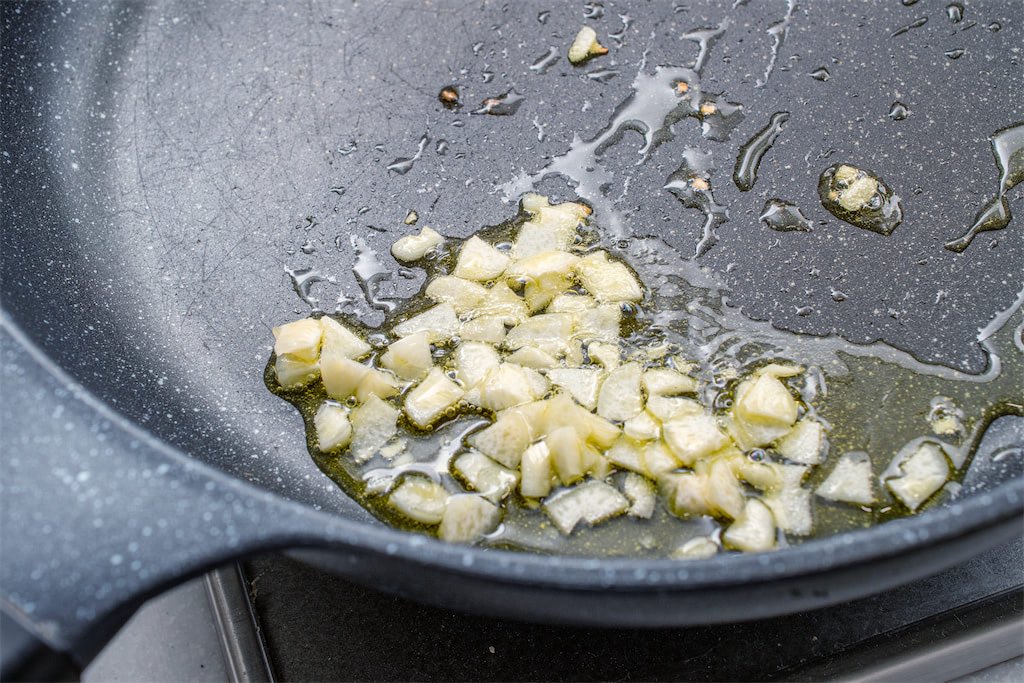 【お願い】
にんにくが余りそうなときは…

冷凍してください！！！
冷凍してください！！！
冷凍してください！！！

冷凍することで数ヶ月長持ちします！

しかも、生のにんにくと同じように使うことができます！

試してみてね！