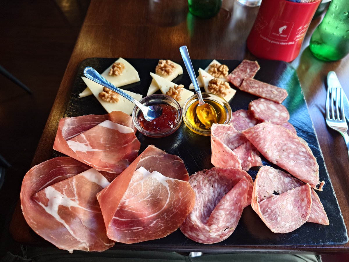 MufcBones's tweet image. I&apos;ve just pissed the breakfast competition for today.