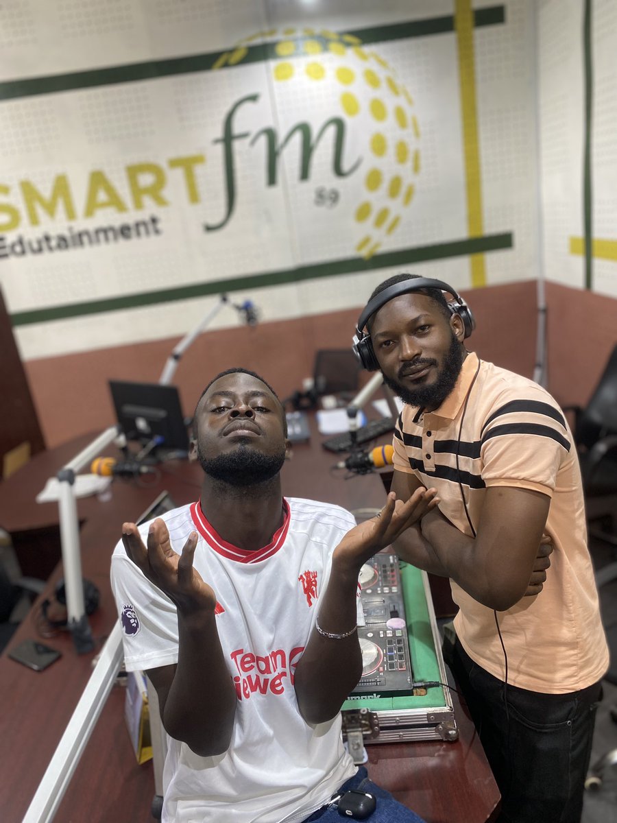 HAPPENING NOW: #Baseline ready to activate your weekend nyigos with <a href="/McJp256/">@Thee_LastVirgin🇺🇬</a> and Dj Armon what stories are making headlines in your hood? 

Streamlive: onlineradiobox.com/ug/89smartfm/?…