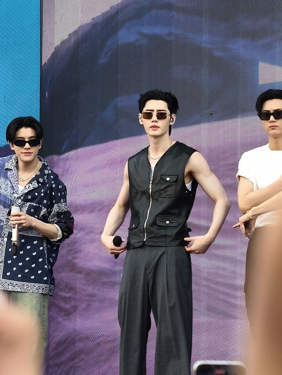 wonniechy's tweet image. THE UNDERCAT??! HELLO?!!