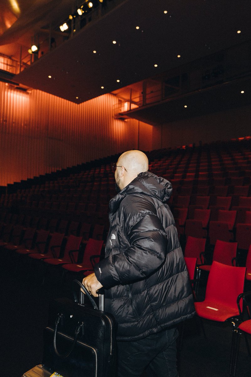 Tourfinale erstes Halbjahr in T-2 Tagen. 

Dann blicken wir auf über 70-80 Keynotes/Sessions/Interventionen/Mentorings/DeepDive Sessions in 6 Monaten zurück.

Als ehemals stotternder Schulabbrecher mit nicht deutscher Muttersprache heute eine moderner Lehrer für Leaders, Menschen