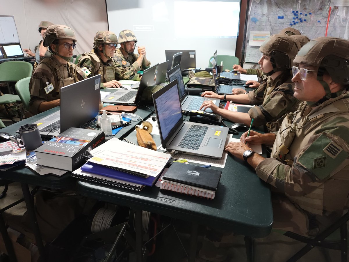COM6BLB's tweet image. Dans le cadre de sa préparation opérationnelle et de sa future prise d’alerte de l'@otan (NATO ARF 26), le poste de commandement #6BLB est évalué "Aurige" par le @CECPC_Mailly lors de l'exercice Guillaume 25 de la @3Division_Terre du 19 au 22/06.