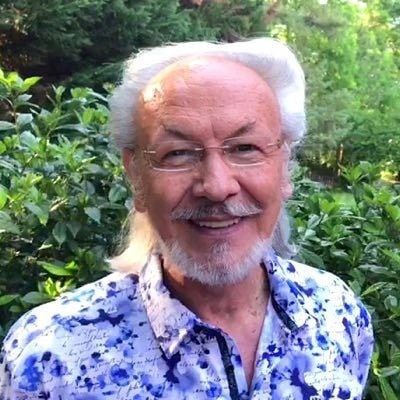 ERAY TEZER (@tezereray) on Twitter photo "İnsanı Güneş gibi ısıtan sevgi varlığını sararsa, çevrenin soğuğunu hiç hissetmez insan.
Kimi Güneşten yanar, kimi sevgiden!"
<a href="/AhmedHulusi/">Ahmed Hulûsi</a> ❤️❤️❤️
<a href="/CPasaHasan/">Hasan Güler</a> ❤️❤️❤️ "İnsanı Güneş gibi ısıtan sevgi varlığını sararsa, çevrenin soğuğunu hiç hissetmez insan.
Kimi Güneşten yanar, kimi sevgiden!"
<a href="/AhmedHulusi/">Ahmed Hulûsi</a> ❤️❤️❤️
<a href="/CPasaHasan/">Hasan Güler</a> ❤️❤️❤️
