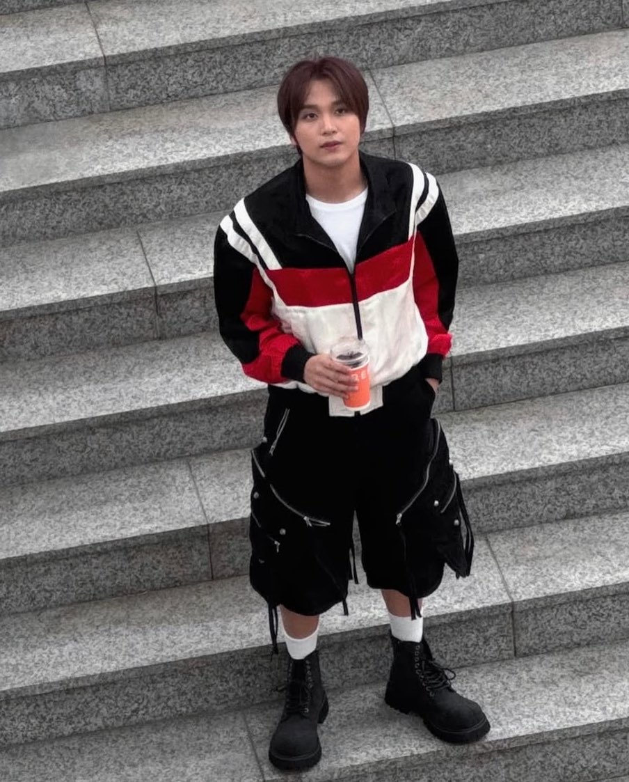 เธอ!! ขอไลน์หน่อย!!!                      ลงมาเอา!!!