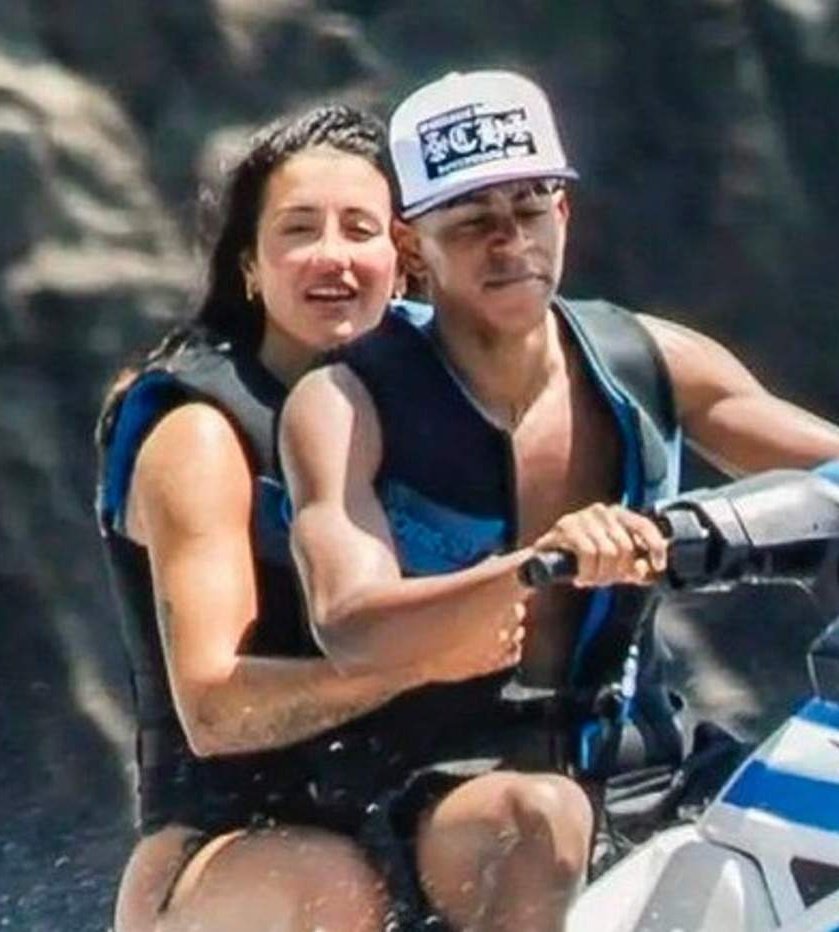 _fisuras's tweet photo. Si Fati Vázquez es una pederasta y Lamine Yamal una víctima pero Alejandro Sanz es un tipo que no hizo nada malo e Ivet una despechada y una buscona que no ha sido víctima de nada, quizás haya que revisar nuestros sesgos machistas a la hora de analizar el poder en las relaciones. https://t.co/g2yZiN8WZ9