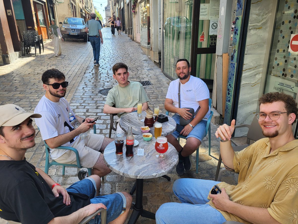 On est prêt pour la <a href="/oregami45/">Oregami</a> LAN ✅️

Moment stratégique avant la bataille, on lance le stream dès que c'est ready 📺