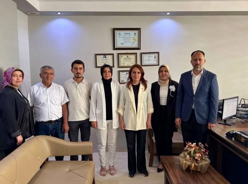 📍Erdemli 

AK Parti İlçe Başkanımız Sn.Ali Mustafa Poş ve Teşkilatımız ile beraber; önceki dönem ilçe kadın kolları başkanımız Sn.Şahsenem Sezer Merdin’i işyerinde ziyaret ederek hasbihâl ettik.

AK Parti bir #ahdevefa partisidir. AK Parti’de vefa, birliğin, kardeşliğin ve