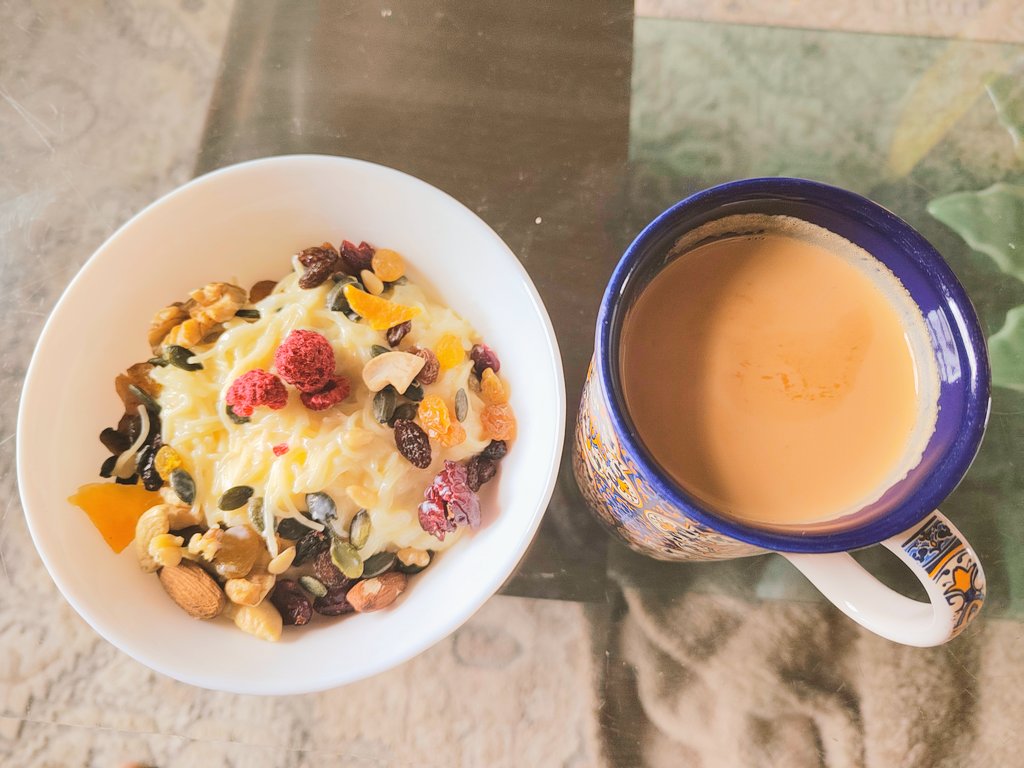 کير واريون سيُون ناشتي ۾   🍜☕😇