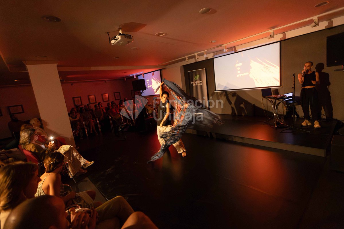 Fundación Unicaja (@fundunicaja) on Twitter photo 👏Celebramos una nueva cita de nuestro ciclo de improvisación escénica ImproVables en Almería.
💃La artista multidisciplinar Estela García y la bailaora Rocío Garrido fusionaron beats, voz y visuales con flamenco en nuestro centro cultural de la ciudad.
📸<a href="/chemaartero/">Chema Artero</a> 👏Celebramos una nueva cita de nuestro ciclo de improvisación escénica ImproVables en Almería.
💃La artista multidisciplinar Estela García y la bailaora Rocío Garrido fusionaron beats, voz y visuales con flamenco en nuestro centro cultural de la ciudad.
📸<a href="/chemaartero/">Chema Artero</a>
