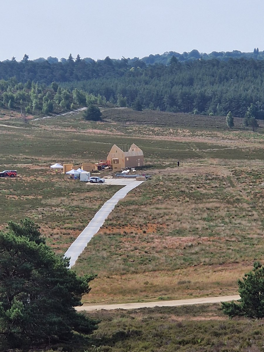 LeifDavidsen's tweet image. Construction of a farmhouse for new season of "House of the Dragon" on Hankley Common #GoT