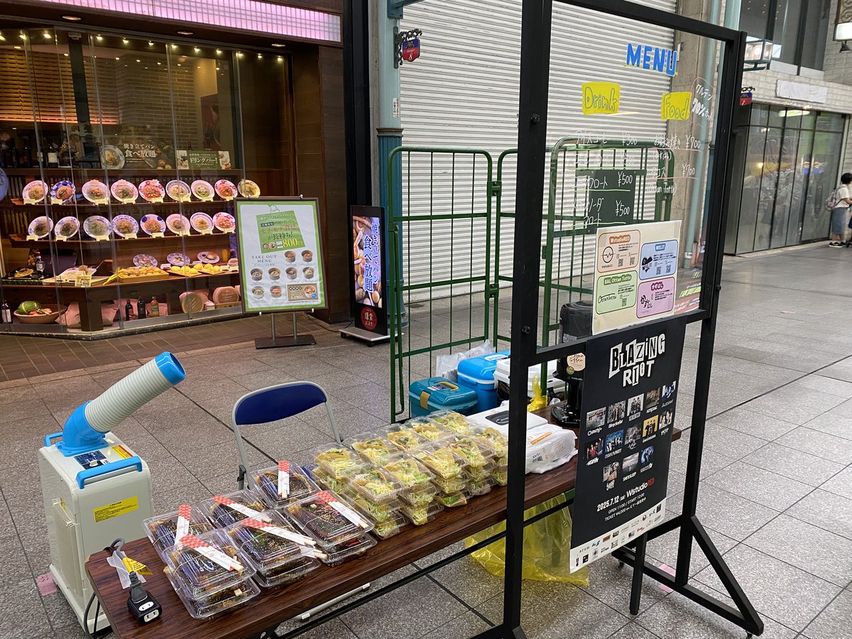 don__bei's tweet photo. ダブリュー夜市要員 どん兵衛です！
本日より夜市スタート！🏮👘✨

アイスコーヒー、フロート各種、お好み焼き、タコスを準備してお待ちしてます！🍴

場所は銀天街BE-FLATビル前(鎌倉パスタ前)

土曜日夕方ぼちぼち展開してますのでお近くに来た際はぜひお立ち寄りください！
よろしくお願いします🙏 https://t.co/DghyM25gpT