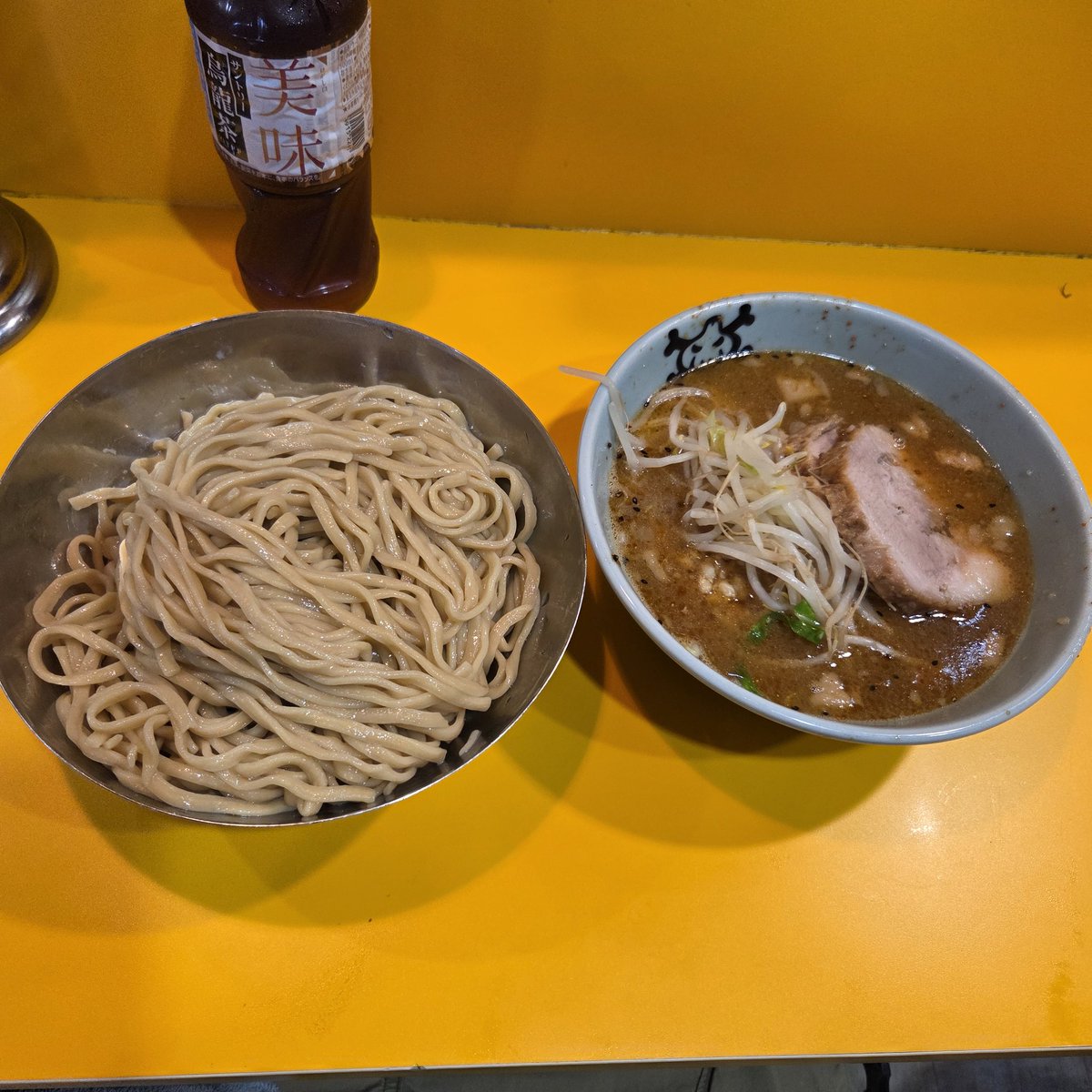 ラーメン二郎 野猿街道店2
つけ麺　ヤサイ少なめ　ニンニク少し

12時分00着外15人ほど待ち

こんなに暑い日にはつけ麺がぴったり！！野猿街道店さん訪問！

久しぶりの二郎が体中にしみわたるぅ！！うまい！！

またきます！！

#二郎
#ラーメン
#野猿街道
#ラーメン二郎