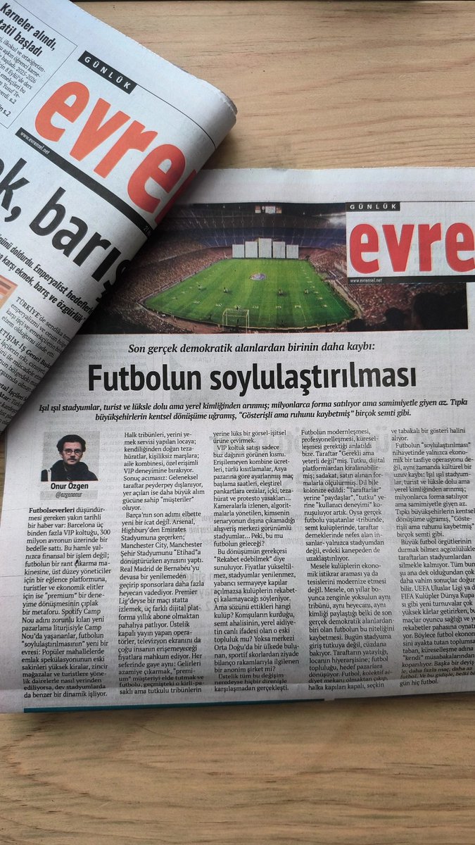 Zenginle yoksulun aynı tribünü, aynı heyecanı, aynı kimliği paylaştığı, belki de son gerçek demokratik alanlardan biri olan futbolun bu niteliğini kaybetmesi üzerine...

Bugün Evrensel'de.
