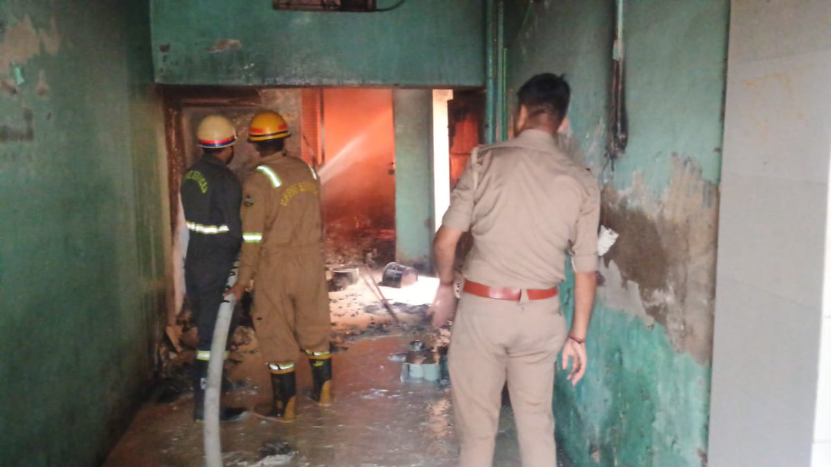 BIJNOR FIRE & EMERGENCY SERVICE (@firebijnor) on Twitter photo दिनांक 21.06.2025 को समय 08:08 बजे कस्बा व थाना नहटौर, बिजनौर रोड पर लगी आग को 02 मोटर फायर इंजन द्वारा पंपिंग कर सूझ बुझ के साथ काफी देर कड़ी मशक्कत के बाद आग को कुरेद कुरेदकर पूर्णरूप से बुझाकर शांत किया। मौके पर स्थानीय पुलिस भी मौजूद थी। कोई जनहानि नहीं हुई है। <a href="/fireserviceup/">Fire & Emergency Services Uttar Pradesh Police</a> दिनांक 21.06.2025 को समय 08:08 बजे कस्बा व थाना नहटौर, बिजनौर रोड पर लगी आग को 02 मोटर फायर इंजन द्वारा पंपिंग कर सूझ बुझ के साथ काफी देर कड़ी मशक्कत के बाद आग को कुरेद कुरेदकर पूर्णरूप से बुझाकर शांत किया। मौके पर स्थानीय पुलिस भी मौजूद थी। कोई जनहानि नहीं हुई है। <a href="/fireserviceup/">Fire & Emergency Services Uttar Pradesh Police</a>