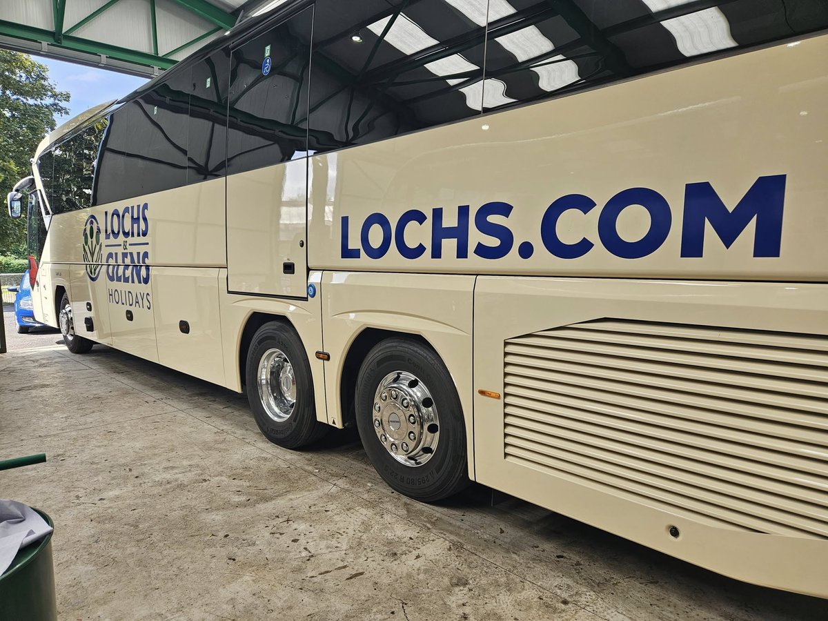 FantasyPrints's tweet image. Fresh New Look for Glen Valley Tours! Need your fleet to make a statement? Get in touch with Fantasy Prints for high-impact vehicle graphics.

#FantasyPrints #VehicleLivery #BusGraphics #GlenValleyTours #FleetBranding #CoachWrap #OnTheRoad #PrintedLocally #ScotlandTours