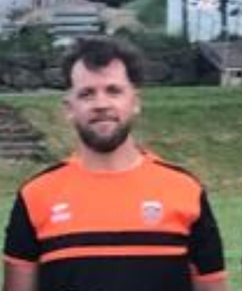 Vendredi dernier, nos Loisirs ont fait chanter le cuir sur la colline à Ecole du XIII St Pierrais !

Petit indice, un chanteur célèbre s'est joint à eux, une espèce rare de chanteur barbu, mi-poète mi-charpentier, reconnaissable à son cri de guerre vocal et son accordéon...