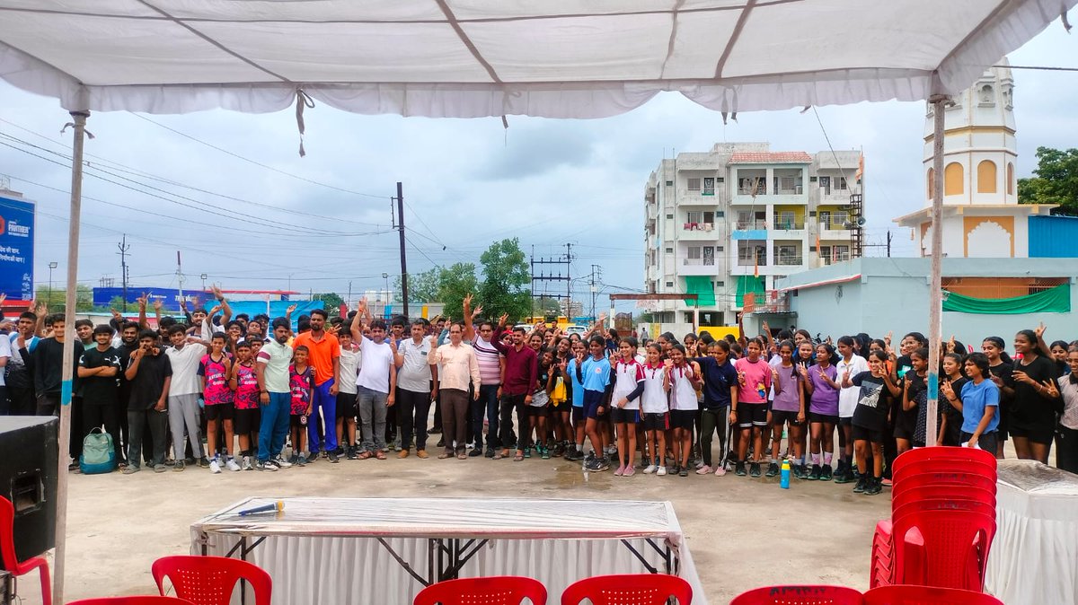 sangeetam1984's tweet image. भोपाल माँ वैष्णो देवी indas टाउन खेल ग्राउंड में एक दिवसीय नेट वाल प्रतियोगिता का शुभारम्भ किया

#rajeshmishra