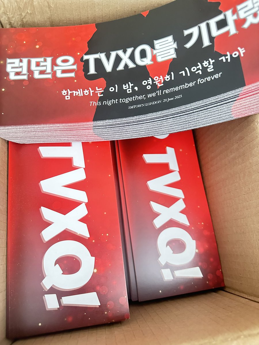kitkat_zaizai's tweet image. 1000 pcs have arrived. (Plus 50pcs that I have tested printed, and manually cut the extra bits). 7 days left till SM town. Need people to help me distribute them. See you soon. #SMTOWN_LIVE_LONDON #SMTOWNLONDON #SMTOWNINLONDON #TVXQinLondon #TVXQ