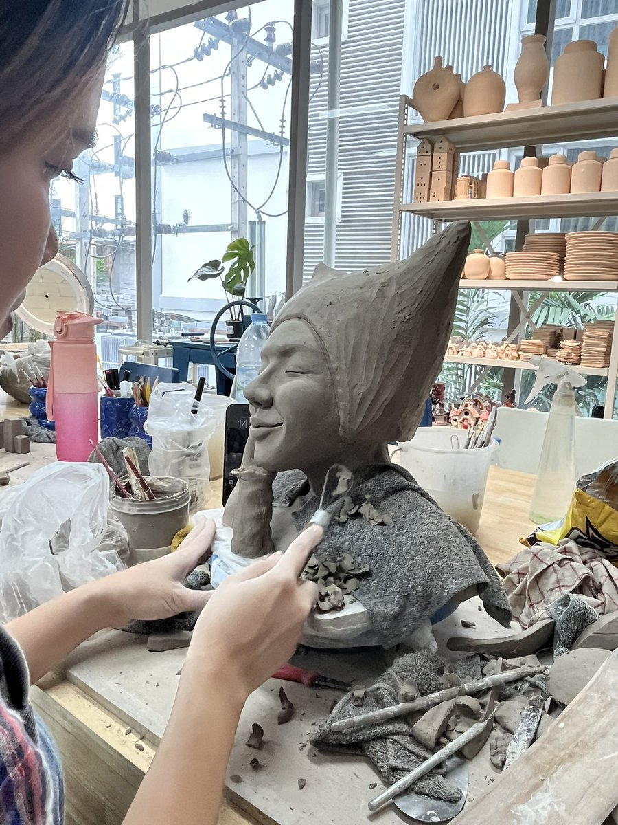Aromdeeart's tweet photo. สุดสั��ดาห์นี้มาชาร์จพลัง เติมความสดใสให้วันหยุดที่ Aromdee Art Studio

เราดูแลทั้งการสอนและงานเบื้องหลังอย่างตั้งใจ เพื่อให้ทุกคนได้ใช้เวลาร่วมกันอย่างมีความสุข

อยากเจอทุกคนนะคะ 💛
สามารถจองคิวล่วงหน้าได้เลยค่ะ แล้วเจอกับพวกเรานะคะ :) 

#aromdeeartstudio #ปั้นเซรามิก https://t.co/SMEBBpj17Q