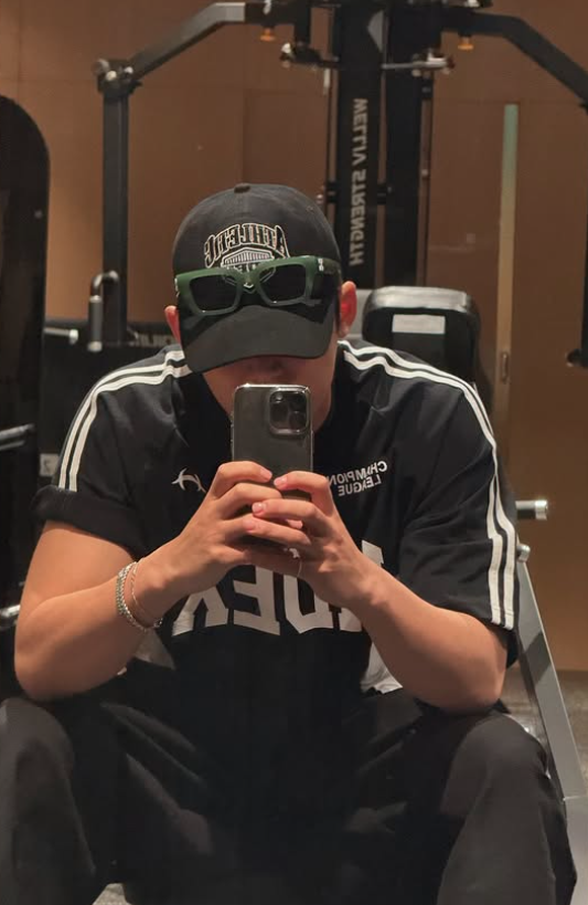 About Music tweet media