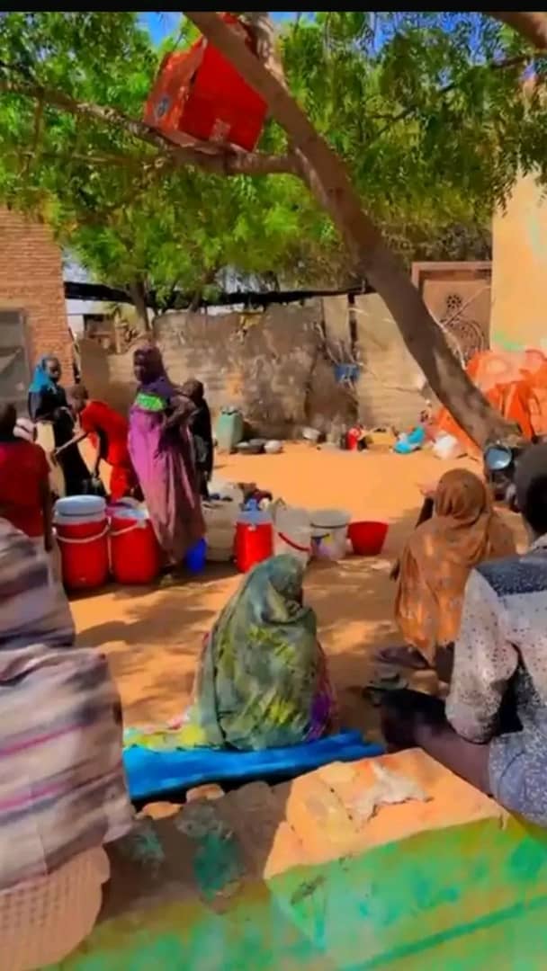 بهدف تقديم الدعم والمساندة في مواجهة الظروف الإنسانية الصعبة... غرفة طوارئ محلية مليط بولاية شمال دارفور تنظم إفطاراً جماعيًا للنازحين بمركز إيواء مدرسة الخنساء الابتدائية للبنات

#واكب_نازحو_ولاجئو_السودان