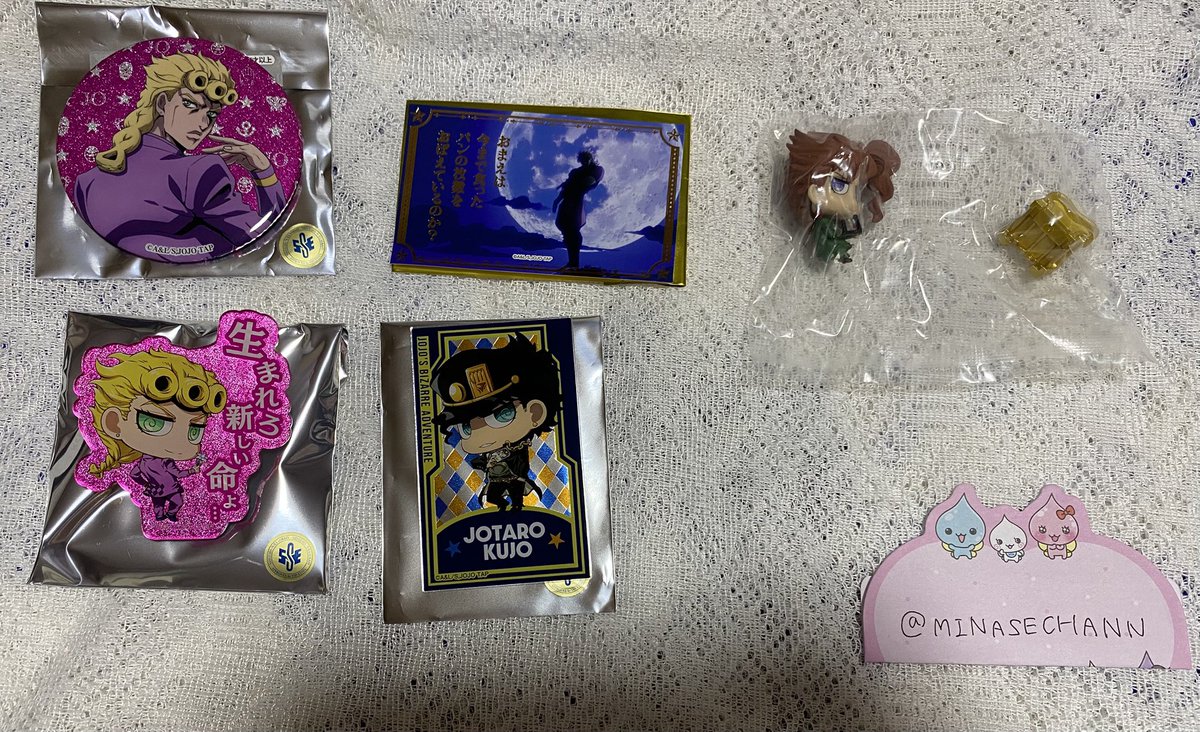 MINASECHANN's tweet photo. 【交換】ジョジョ　JOJO WORLD3
75mmグリッター缶バッジ　アクリルバッジ　アクリルカードA ステッカーVol.1 ジョジョコレ

譲:ジョルノ　ディオ　承太郎　花京院

求:各同種シーザー

撮影後直ぐに銀袋に入れて保管しております。
郵送希望📮
1:1〜
条件の合う方、お気軽にお声掛けください🌻 https://t.co/I3iBOec6nI