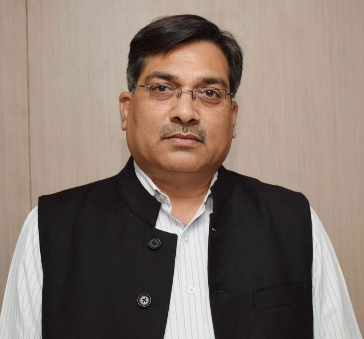 Office of Dr. Mohan Yadav (@drmohanoffice51) on Twitter photo рднреЛрдкрд╛рд▓ рдХреЗ рдорд╛рдзрд╡рд░рд╛рд╡ рд╕рдкреНрд░реЗ рд╕реНрдореГрддрд┐ рд╕рдорд╛рдЪрд╛рд░ рдкрддреНрд░ рд╕рдВрдЧреНрд░рд╣рд╛рд▓рдп рдПрд╡рдВ рд╢реЛрдз рд╕рдВрд╕реНрдерд╛рди рдореЗрдВ рд╣рд┐рдВрджреА рдкрддреНрд░рдХрд╛рд░рд┐рддрд╛ рджреНрд╡рд┐-рд╢рддрд╛рдмреНрджреА рд╕рдорд╛рд░реЛрд╣ рдореЗрдВ рджреИрдирд┐рдХ рдЬрд╛рдЧрд░рдг- рдирдИрджреБрдирд┐рдпрд╛ рдкрддреНрд░ рд╕рдореВрд╣ рдХреЗ рдХрд╛рд░реНрдпрдХрд╛рд░реА рд╕рдВрдкрд╛рджрдХ рд╢реНрд░реА рд╡рд┐рд╖реНрдгреБ рдкреНрд░рдХрд╛рд╢ рддреНрд░рд┐рдкрд╛рдареА рдЬреА рдХреЛ рд░рд╛рдЬреНрдпрд╕рднрд╛ рдХреЗ рдЙрдкрд╕рднрд╛рдкрддрд┐ рд╢реНрд░реА рд╣рд░рд┐рд╡рдВрд╢ рдЬреА рджреНрд╡рд╛рд░рд╛ рд░рд╛рд╖реНрдЯреНрд░реАрдп рдкрддреНрд░рдХрд╛рд░рд┐рддрд╛ рдкреБрд░рд╕реНрдХрд╛рд░ рдорд╛рдзрд╡рд░рд╛рд╡ рднреЛрдкрд╛рд▓ рдХреЗ рдорд╛рдзрд╡рд░рд╛рд╡ рд╕рдкреНрд░реЗ рд╕реНрдореГрддрд┐ рд╕рдорд╛рдЪрд╛рд░ рдкрддреНрд░ рд╕рдВрдЧреНрд░рд╣рд╛рд▓рдп рдПрд╡рдВ рд╢реЛрдз рд╕рдВрд╕реНрдерд╛рди рдореЗрдВ рд╣рд┐рдВрджреА рдкрддреНрд░рдХрд╛рд░рд┐рддрд╛ рджреНрд╡рд┐-рд╢рддрд╛рдмреНрджреА рд╕рдорд╛рд░реЛрд╣ рдореЗрдВ рджреИрдирд┐рдХ рдЬрд╛рдЧрд░рдг- рдирдИрджреБрдирд┐рдпрд╛ рдкрддреНрд░ рд╕рдореВрд╣ рдХреЗ рдХрд╛рд░реНрдпрдХрд╛рд░реА рд╕рдВрдкрд╛рджрдХ рд╢реНрд░реА рд╡рд┐рд╖реНрдгреБ рдкреНрд░рдХрд╛рд╢ рддреНрд░рд┐рдкрд╛рдареА рдЬреА рдХреЛ рд░рд╛рдЬреНрдпрд╕рднрд╛ рдХреЗ рдЙрдкрд╕рднрд╛рдкрддрд┐ рд╢реНрд░реА рд╣рд░рд┐рд╡рдВрд╢ рдЬреА рджреНрд╡рд╛рд░рд╛ рд░рд╛рд╖реНрдЯреНрд░реАрдп рдкрддреНрд░рдХрд╛рд░рд┐рддрд╛ рдкреБрд░рд╕реНрдХрд╛рд░ рдорд╛рдзрд╡рд░рд╛рд╡