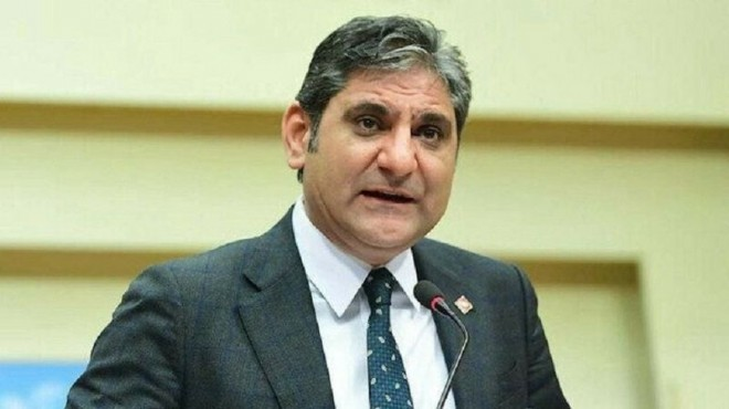 İBB Soruşturmasında tutuklanan Aykut Erdoğdu:

"İki hafta boyunca tuvaleti taşan, mutfağı taşan bir lağımın içinde yaşamak ve burayı temizlemek zorunda kaldım.

Birbirimizi görmemiz ve konuşmamız yasak. Hücrelerimiz çok pis ve kasvetli. Her birimize kısıtlı malzeme verilerek
