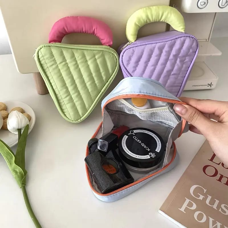 mitochoandria's tweet image. Not just a pouch, it’s my survival kit 💄💖 #GirlEssentials
pouch jaring
🛒 vt.tokopedia.com/t/ZSkWUdEDB/
triangle pouch
🛒vt.tokopedia.com/t/ZSkWUk779/