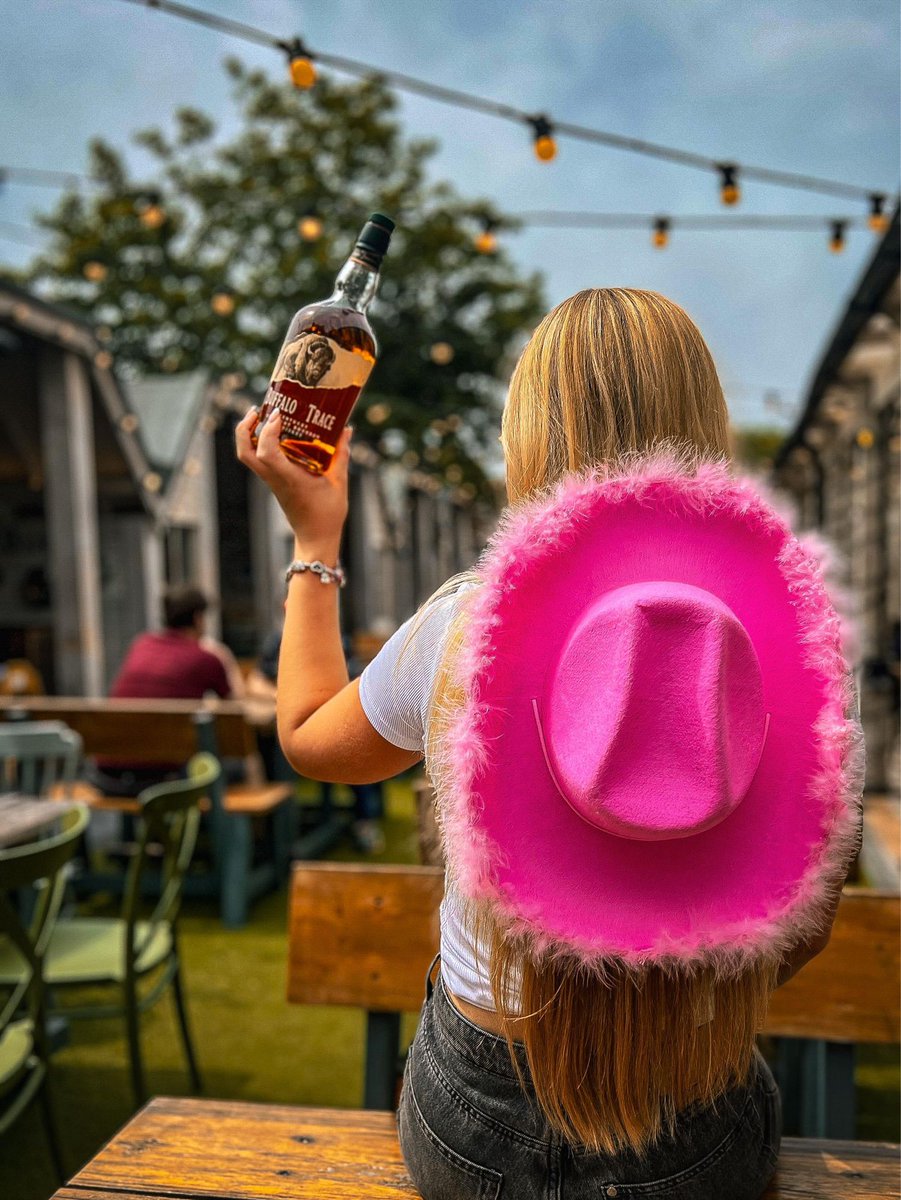 Giddy up cowboys! 🤠🐮 Warm-up for Country on the Common with our Tailgate Party. 5th July. 🌻🌽

Get down to some boot scootin’ tunes and a visit from the smoking @buffalotrace team! 

#countryonthecommon #tootingcommon #tootingbec #sw17 #cowboycarter #tailgateparty