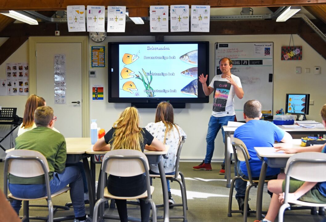 Visles op Sint Adalbertusschool Spaarndam: Op 24-06-2025 komt VISmeester Jan D. Langelaar van hengelsportvereniging HSV Haarlem e.o. op bezoek bij Sint Adalbertusschool in Spaarndam voor… haarlemupdates.nl/2025/06/21/vis… #Haarlem #Spaarndam #HSVHaarlem #hengelsport #SintAdalbertusschool