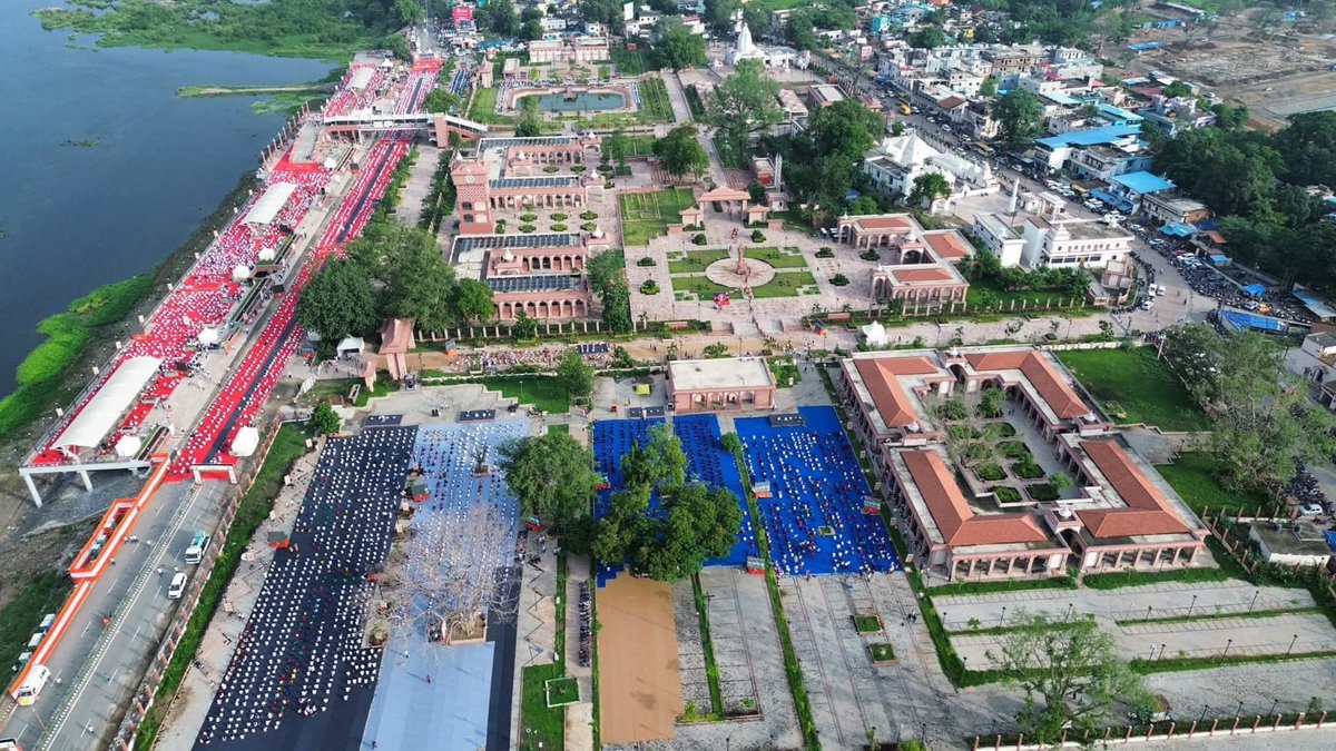 Kendriya Vidyalaya Sangathan (@kvs_hq) on Twitter photo #InternationalYogaDay2025
Students of #PMSHRI KV No. 1 and KV No.2 Sambalpur performed yoga along with Hon'ble Union Minister of Education Sh. <a href="/dpradhanbjp/">Dharmendra Pradhan</a> at the Riverfront of Maa Samleshwari Temple, Sambalpur (Odisha). #InternationalYogaDay2025
Students of #PMSHRI KV No. 1 and KV No.2 Sambalpur performed yoga along with Hon'ble Union Minister of Education Sh. <a href="/dpradhanbjp/">Dharmendra Pradhan</a> at the Riverfront of Maa Samleshwari Temple, Sambalpur (Odisha).