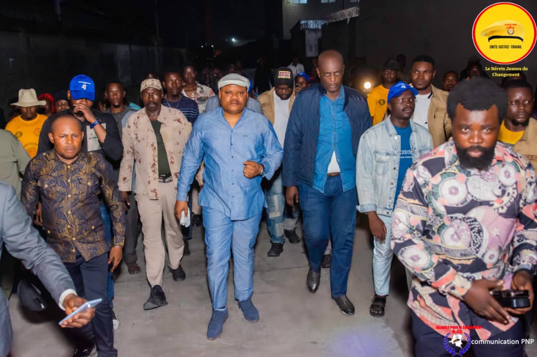 Isako Chadrack (@chadrack_isako) on Twitter photo Le Président <a href="/kabund_jmkkrock/">Jean Marc KABUND-A-KABUND</a> auprès de la famille de Wapanga
Le Pr06 a présenté ses condoléances à la famille de Kabasele Wapanga, ancien compagnon de lutte, décédé suite à une agression. Il était accompagné de cadres du parti.
#LesBeretsJaunesDuChangement Le Président <a href="/kabund_jmkkrock/">Jean Marc KABUND-A-KABUND</a> auprès de la famille de Wapanga
Le Pr06 a présenté ses condoléances à la famille de Kabasele Wapanga, ancien compagnon de lutte, décédé suite à une agression. Il était accompagné de cadres du parti.
#LesBeretsJaunesDuChangement