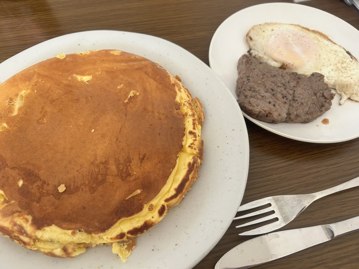 朝からジム行って、米粉パンケーキと卵とステーキ食べた🫰
身体作ってる感つよくて楽しい🍖
明日はプール行くんだ〜！🏖☀️