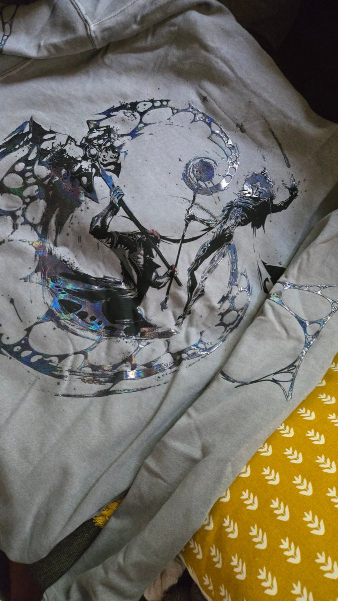 After 700 years my Jayvik hoodie from the riot store arrived !!!