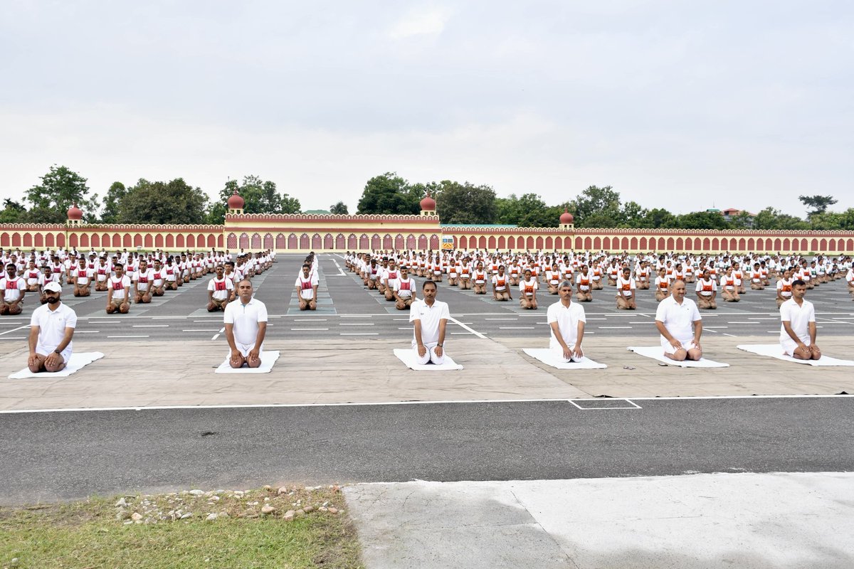 stcbsfnb's tweet image. #IDY2025 was celebrated at STC Baikunthpur with active participation of all ranks under the overall guidance of Sh. K.S. Shekhawat,IG. Aligning with the theme ‘Ek Prithvee, Ek Swasthya ke Liye Yog’, the event reaffirmed BSF’s commitment to making yoga a way of life #YogaWithBSF