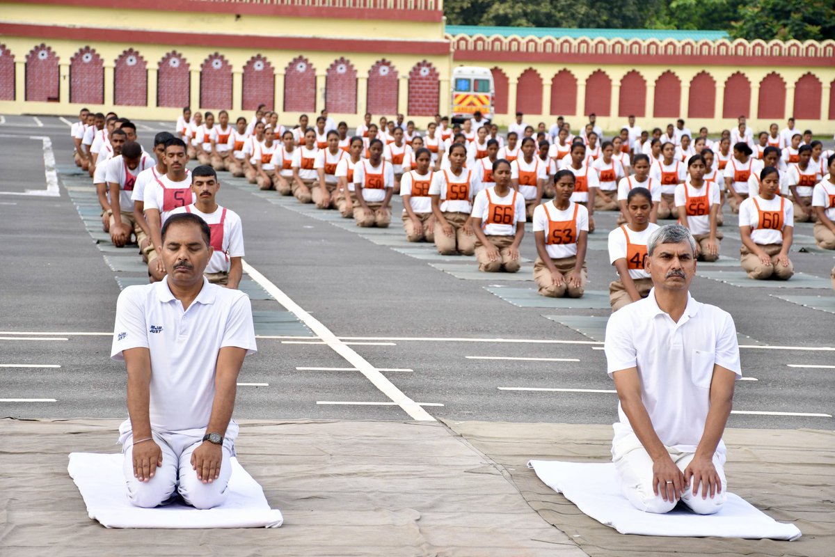stcbsfnb's tweet image. #IDY2025 was celebrated at STC Baikunthpur with active participation of all ranks under the overall guidance of Sh. K.S. Shekhawat,IG. Aligning with the theme ‘Ek Prithvee, Ek Swasthya ke Liye Yog’, the event reaffirmed BSF’s commitment to making yoga a way of life #YogaWithBSF