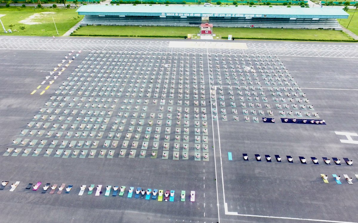 stcbsfnb's tweet image. #IDY2025 was celebrated at STC Baikunthpur with active participation of all ranks under the overall guidance of Sh. K.S. Shekhawat,IG. Aligning with the theme ‘Ek Prithvee, Ek Swasthya ke Liye Yog’, the event reaffirmed BSF’s commitment to making yoga a way of life #YogaWithBSF