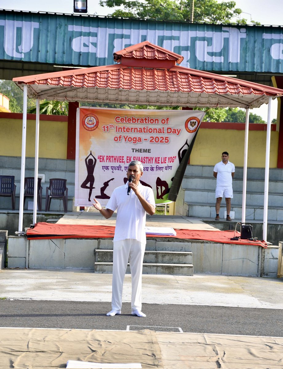 stcbsfnb's tweet image. #IDY2025 was celebrated at STC Baikunthpur with active participation of all ranks under the overall guidance of Sh. K.S. Shekhawat,IG. Aligning with the theme ‘Ek Prithvee, Ek Swasthya ke Liye Yog’, the event reaffirmed BSF’s commitment to making yoga a way of life #YogaWithBSF