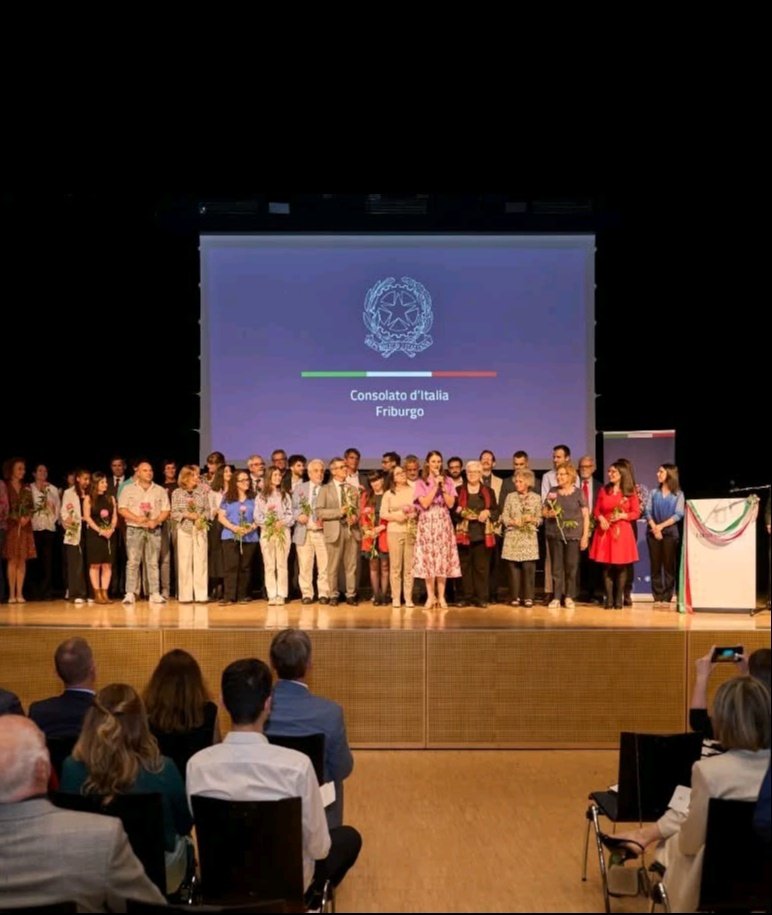 🌎 Il volto delle #DonneInDiplomazia:
In occasione del 2 giugno, la Console a Friburgo Francesca Toninato celebra il progetto “Storie di volti”: una rete viva per la comunità italiana.
Diplomazia è anche ascolto e identità.
#WomenInDiplomacy #DID #StorieDiVolti #2Giugno #MAECI