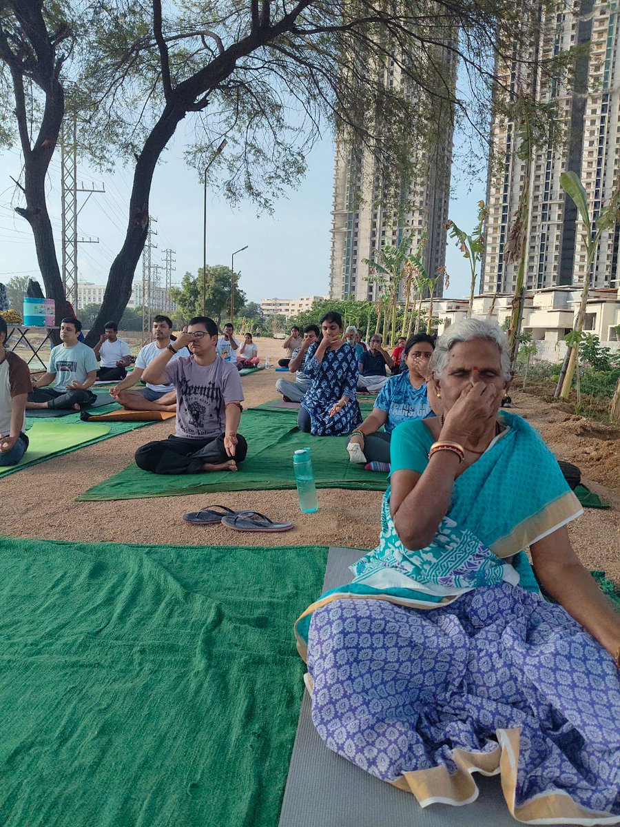 Tellapur and City Lakes Host Large-Scale Yoga Celebrations on June 21

#Hyderabad: On June 21, 2025, communities across Hyderabad marked International Yoga Day with organized sessions promoting health and well-being. 

In #Tellapur, the Tellapur Neighbourhood Association, in