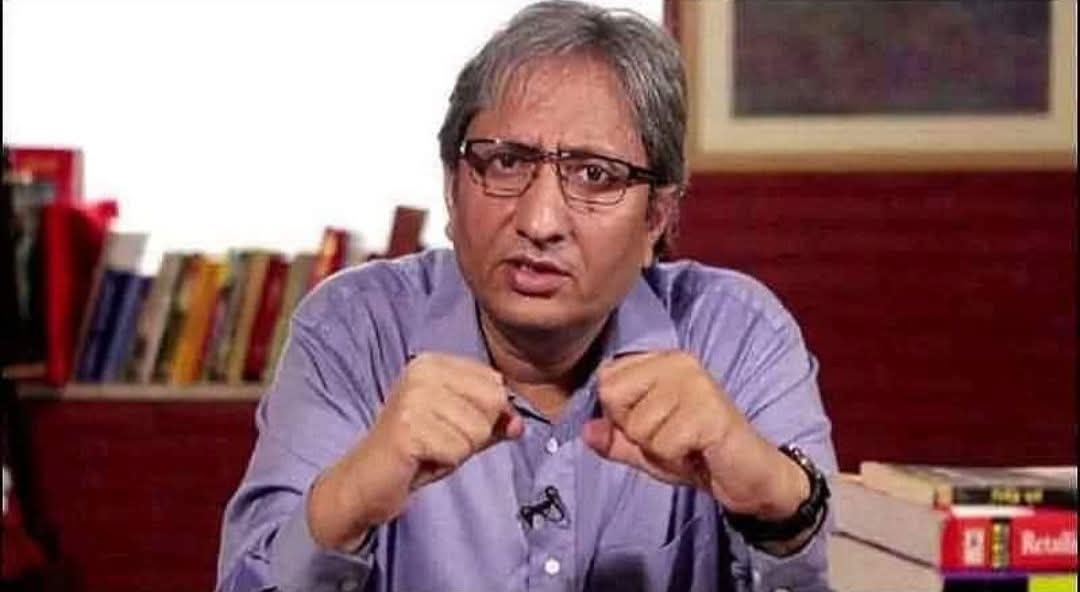 ● समस्याग्रस्त आदमी 

जब सब्जी और अनाज मंहगे होते हैं तो इसे ग़रीब और मजदूर याद आते हैं।
जब सब्जी और अनाज सस्ते होते हैं तो इसे किसानों की याद आती है।

जब ख़राब सड़कें दिखती हों तो इसे सरकार की अकर्मण्यता याद आती है।
सरकार जब सड़कें चौड़ी करने लगती है तो इसे पेड़ों की याद आती